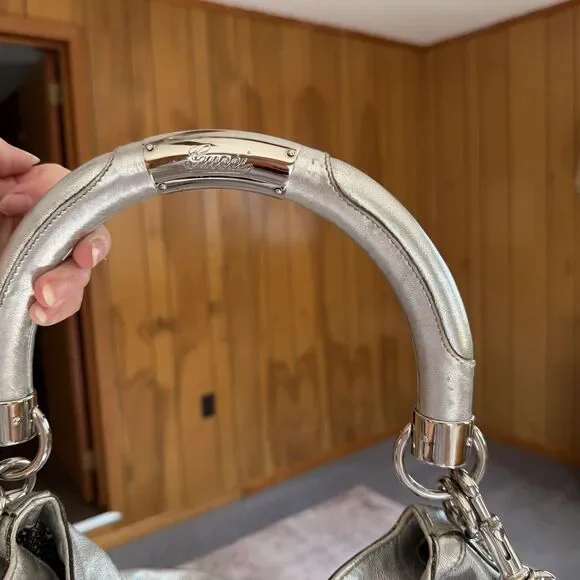 Authentic GUCCI Metallic Silver Leather Medium Indy Babouska Top Handle Bag - Picture 7 of 16